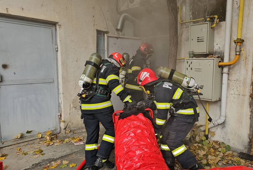 152 de persoane evacuate si 17 victime la spital in urma unui incendiu intrun bloc din capitala!