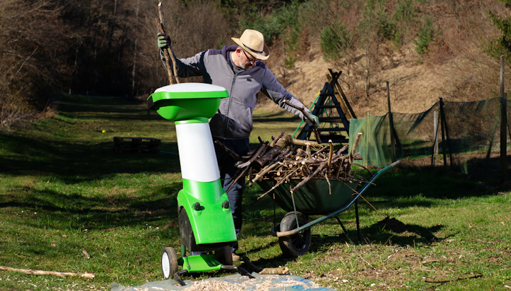 De la deșeuri la compost: 5 beneficii practice ale tocătoarelor de crengi de la Micul Fermier